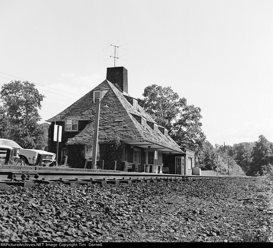 Mill Neck Station